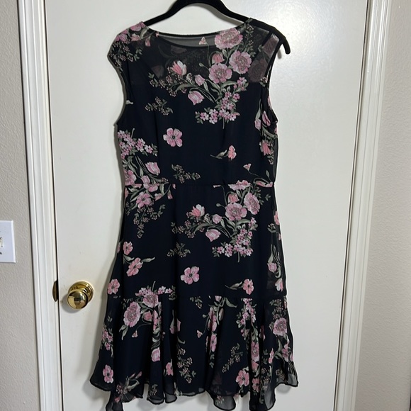 Sandra Darren Floral Dress - Picture 7 of 14